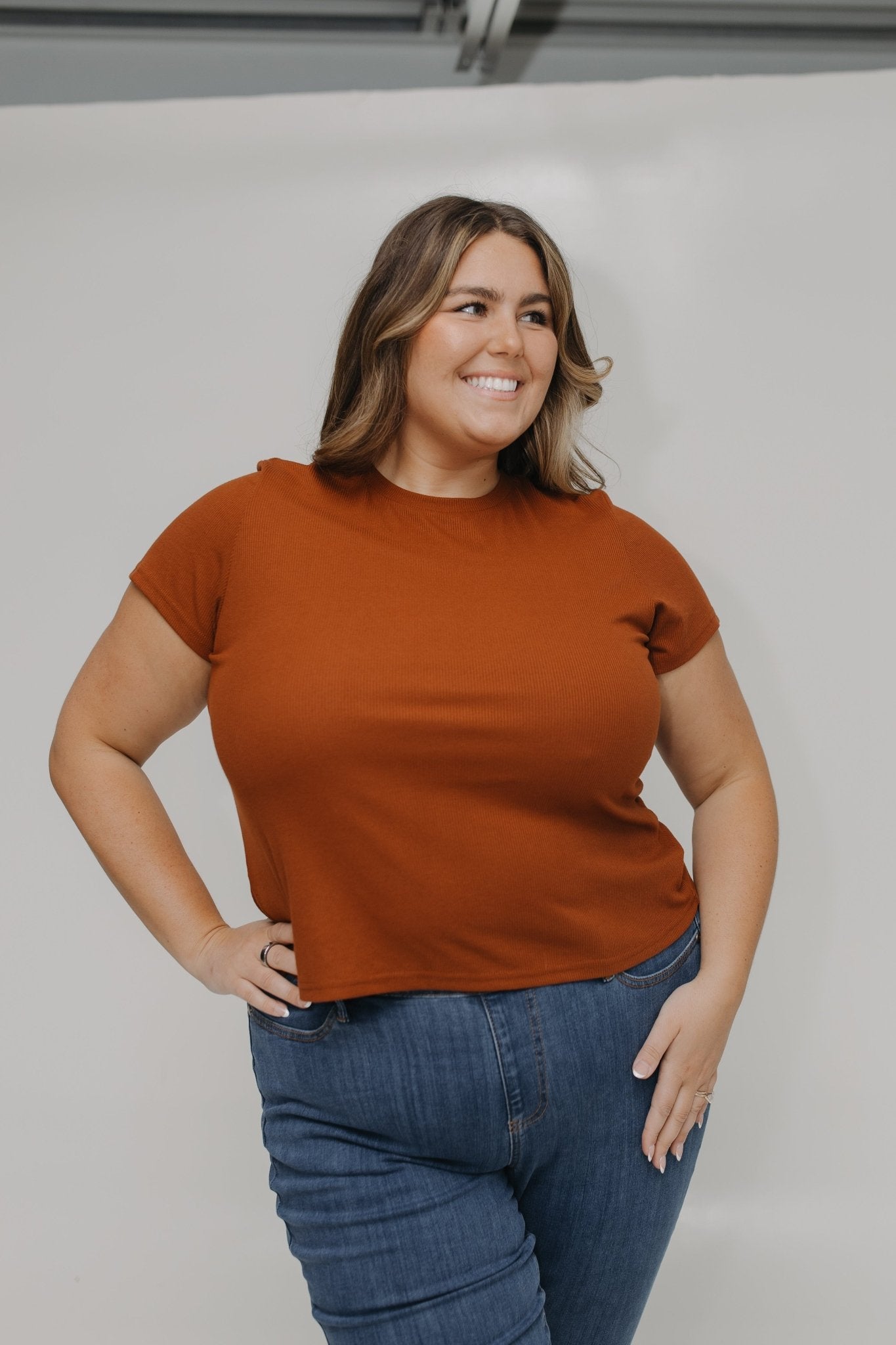 CROPPED SHORT SLEEVE RIBBED TEE IN PUMPKIN SPICE - Love Marlow