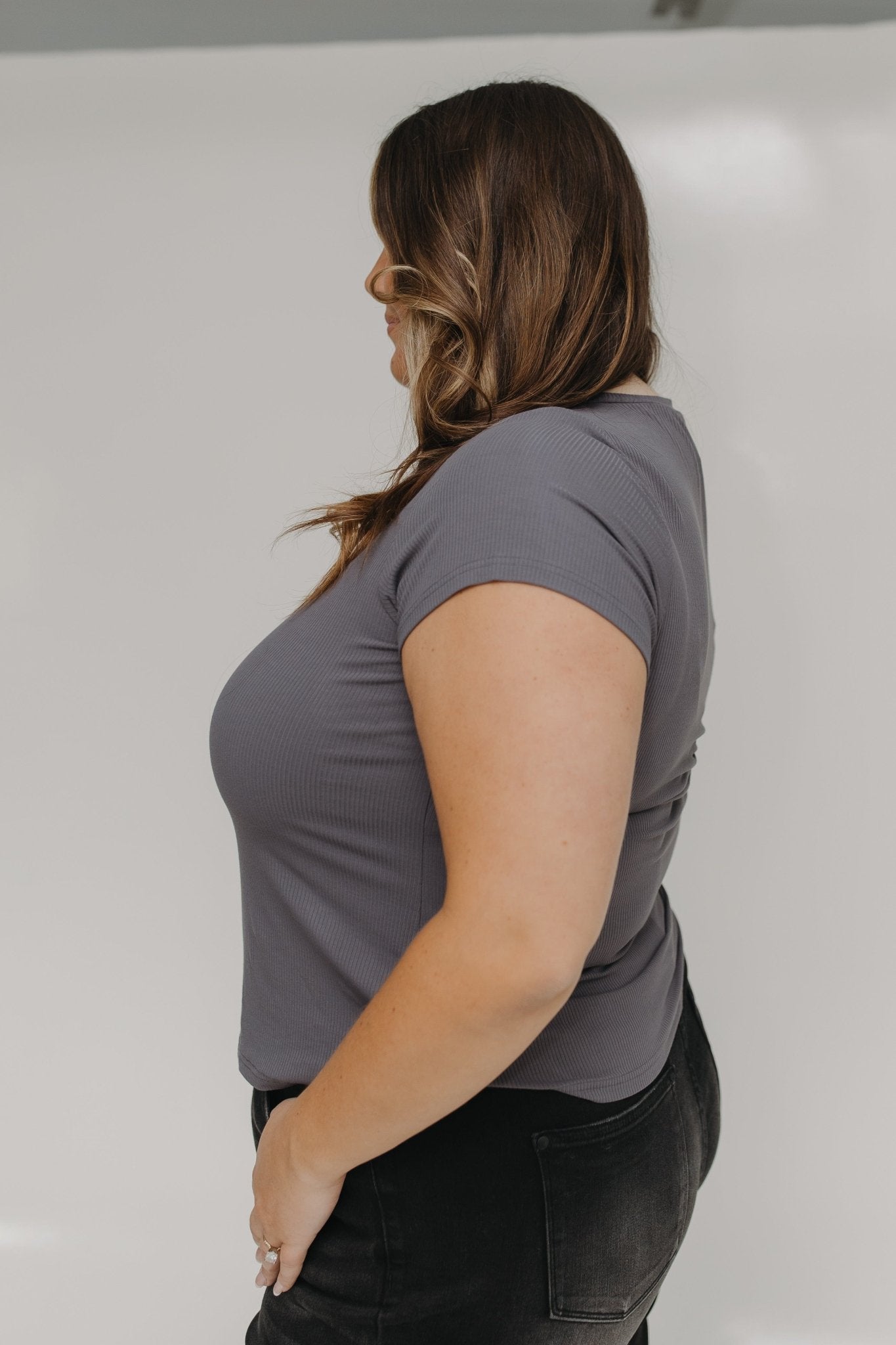 CROPPED SHORT SLEEVE RIBBED TEE IN STORMY - Love Marlow