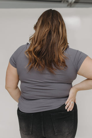 CROPPED SHORT SLEEVE RIBBED TEE IN STORMY - Love Marlow