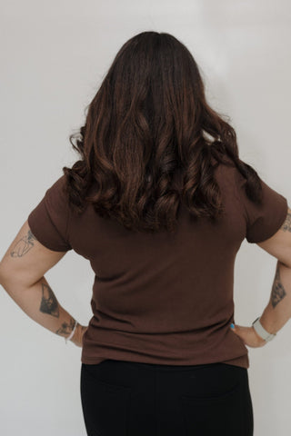 CROPPED SHORT SLEEVE RIBBED TEE IN TRUFFLE BROWN - Love Marlow