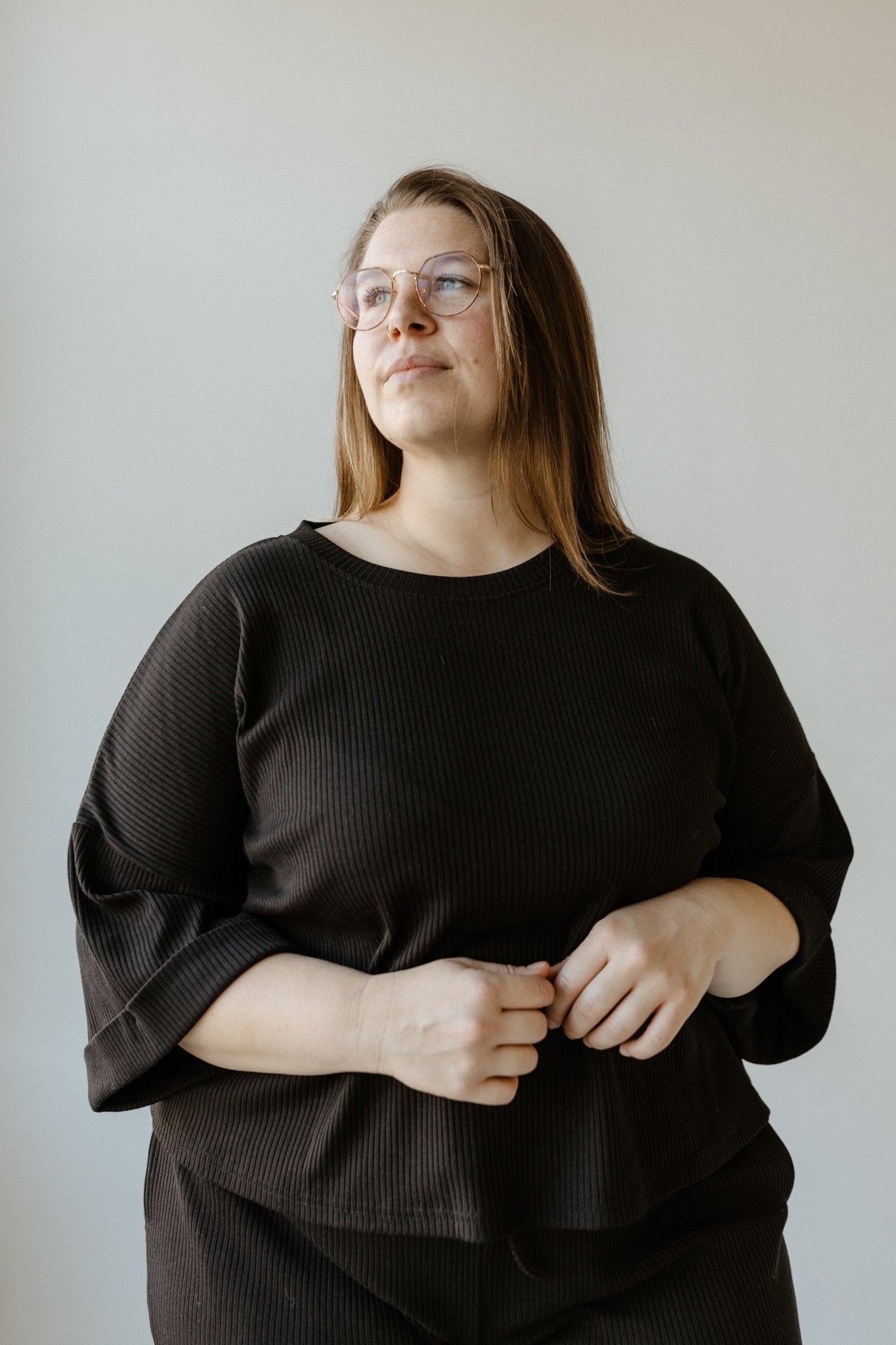 CUFFED SLEEVE SLOUCHY TEE IN BLACK - Love Marlow