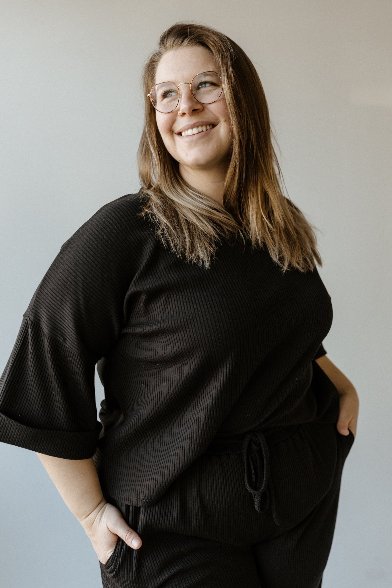 CUFFED SLEEVE SLOUCHY TEE IN BLACK - Love Marlow