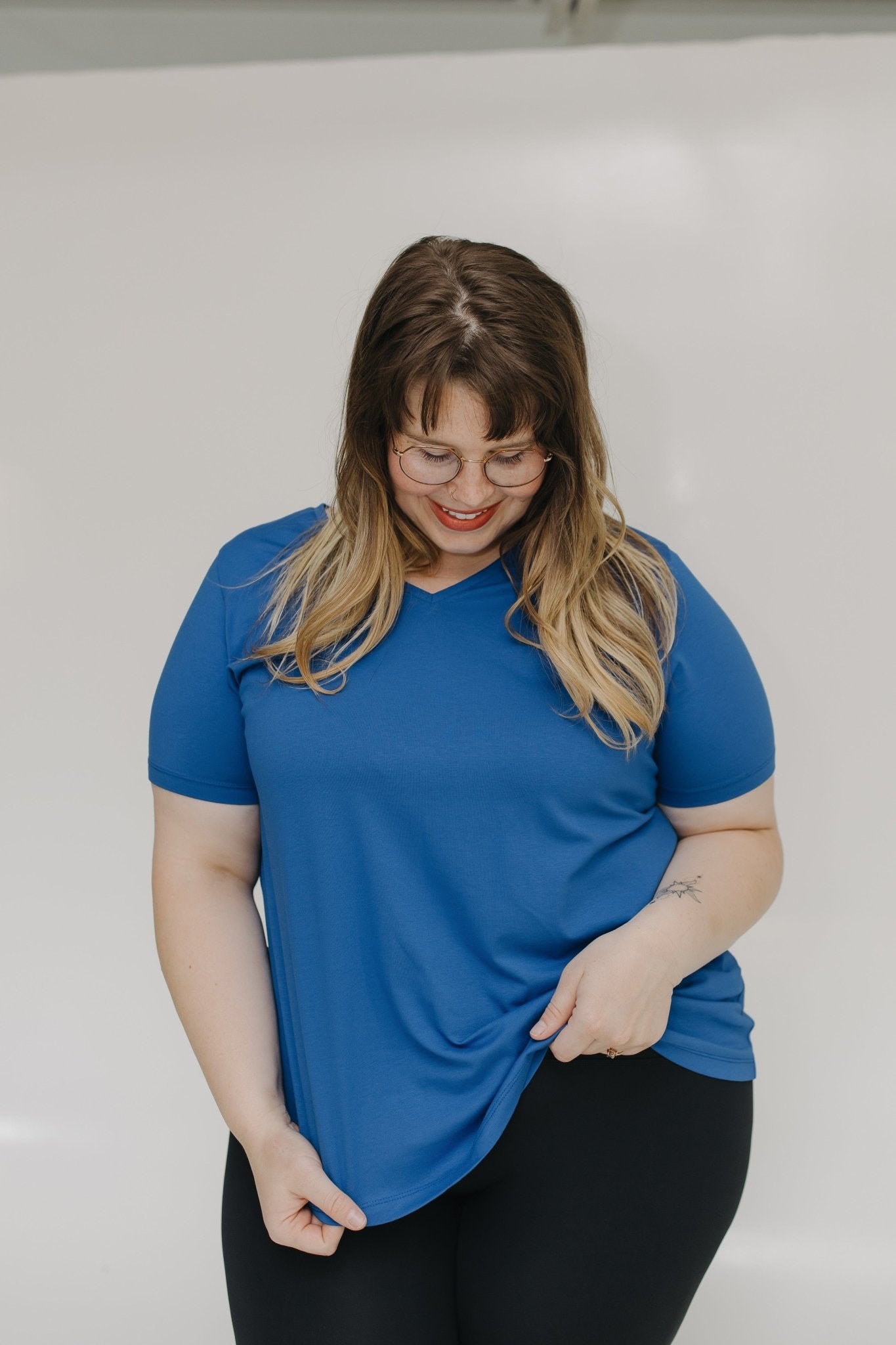 ESSENTIAL BOYFRIEND FIT V - NECK TEE IN BOSS BLUE - Love Marlow