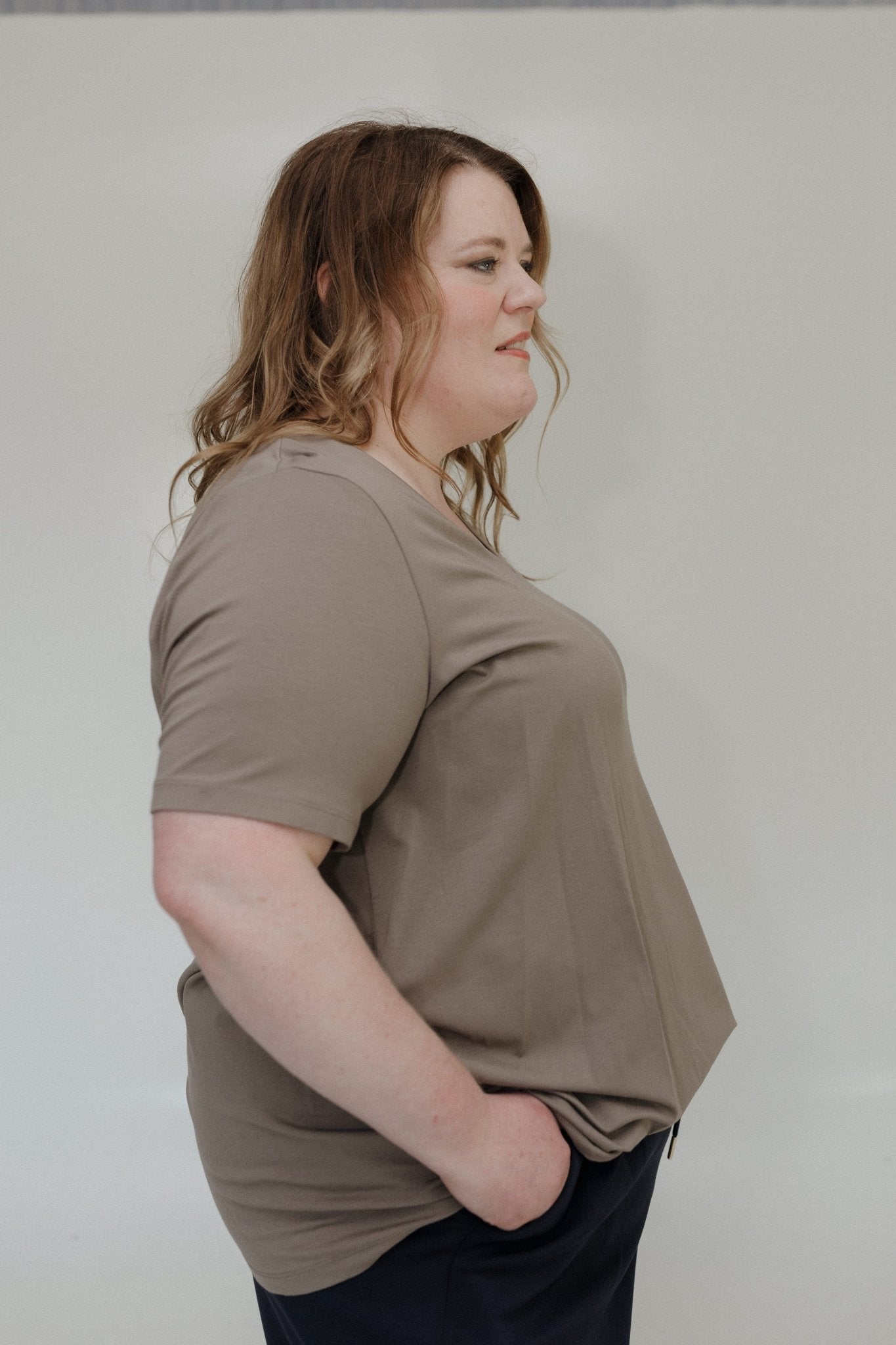 ESSENTIAL BOYFRIEND FIT V - NECK TEE IN STONE - Love Marlow