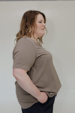 ESSENTIAL BOYFRIEND FIT V - NECK TEE IN STONE - Love Marlow