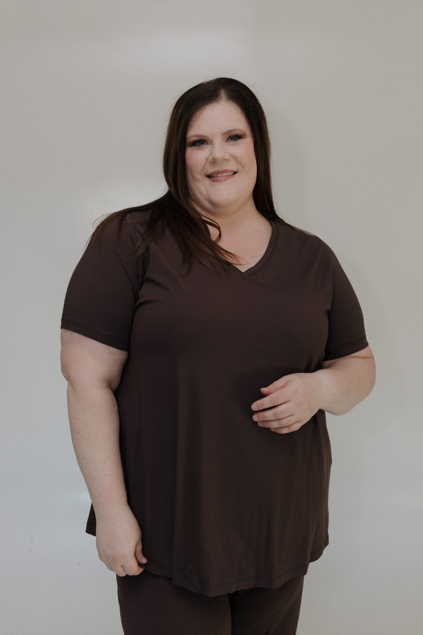 ESSENTIAL BOYFRIEND FIT V - NECK TEE IN TRUFFLE BROWN - Love Marlow