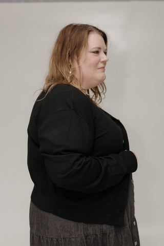 ESSENTIAL BUTTON FRONT CARDIGAN IN BLACK - Love Marlow