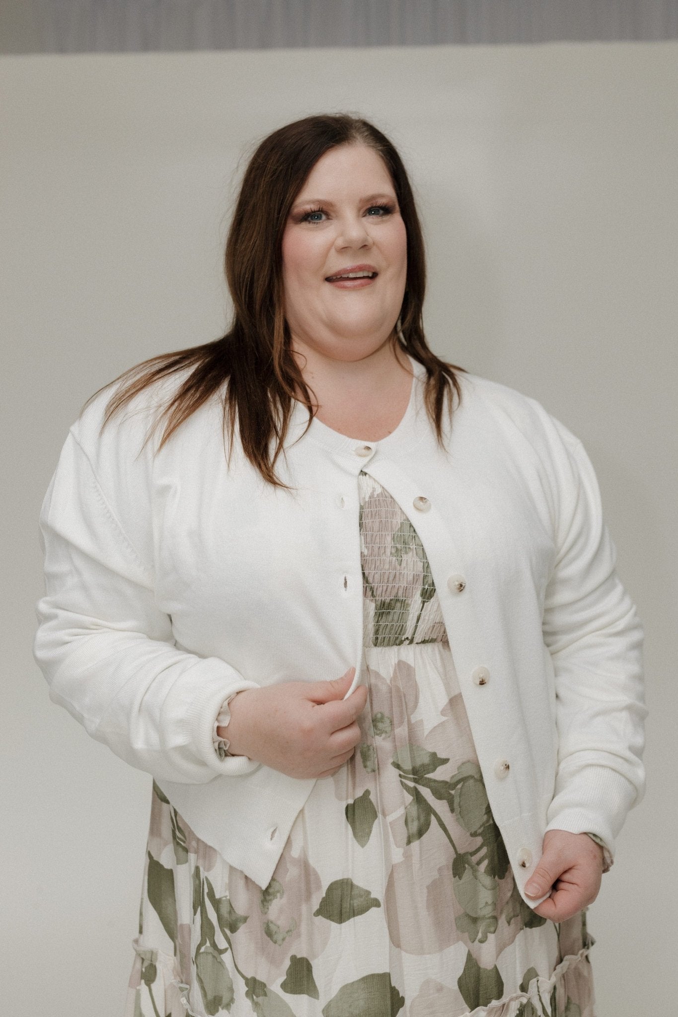 ESSENTIAL BUTTON FRONT CARDIGAN IN WINTER ECRU - Love Marlow