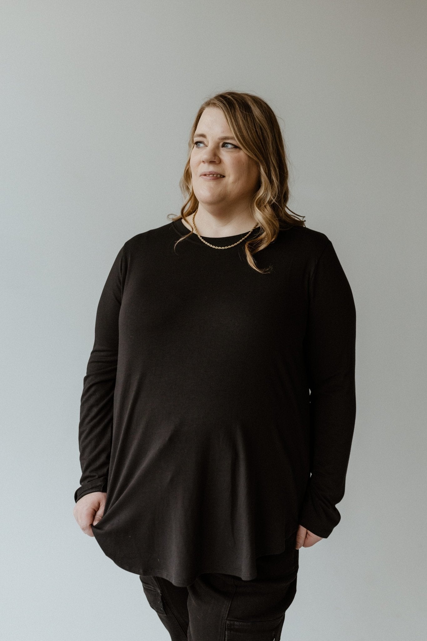 ESSENTIAL CREW NECK LONG - SLEEVED TEE IN BLACK - Love Marlow