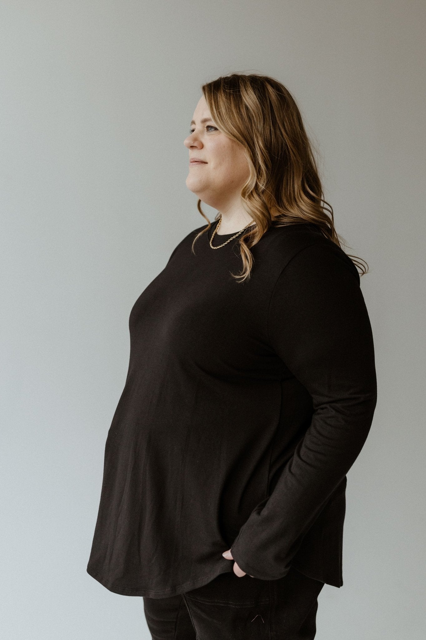 ESSENTIAL CREW NECK LONG - SLEEVED TEE IN BLACK - Love Marlow