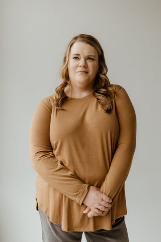 ESSENTIAL CREW NECK LONG - SLEEVED TEE IN URBAN BRONZE - Love Marlow