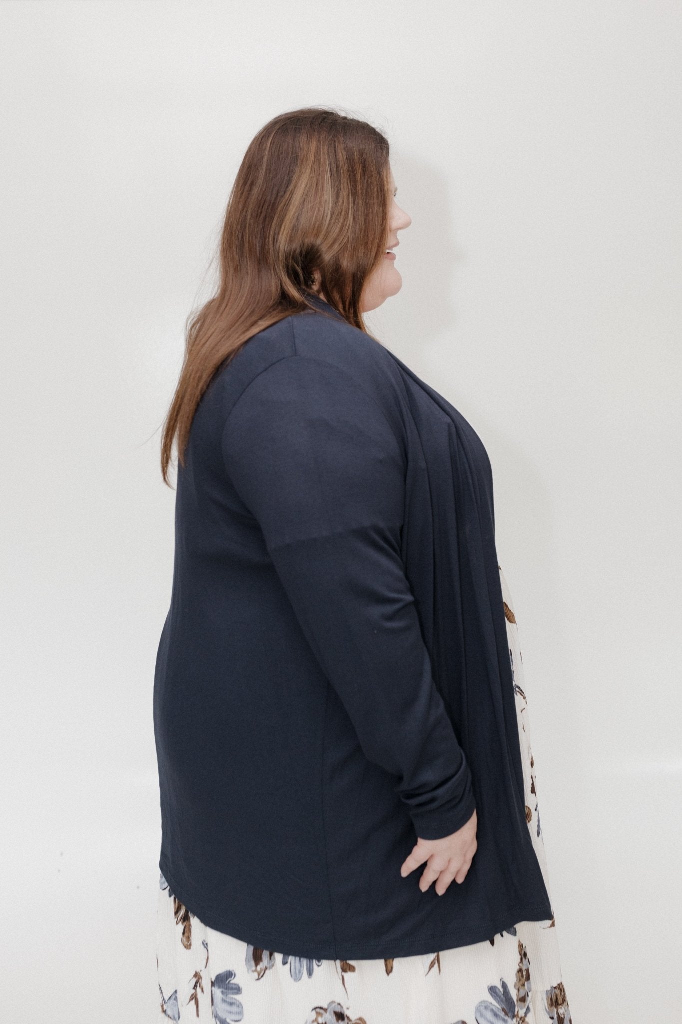 ESSENTIAL LIGHTWEIGHT LONG - SLEEVED CARDIGAN IN DEEP NAVY - Love Marlow