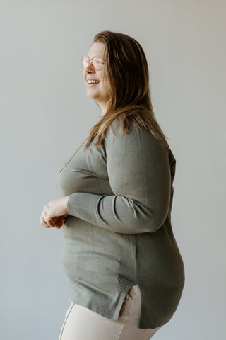 ESSENTIAL LIGHTWEIGHT TUNIC SWEATER IN EVERGREEN FOG - Love Marlow