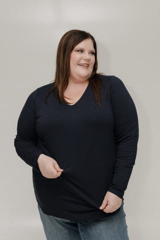 ESSENTIAL LONG SLEEVE V - NECK TEE IN DEEP NAVY - Love Marlow