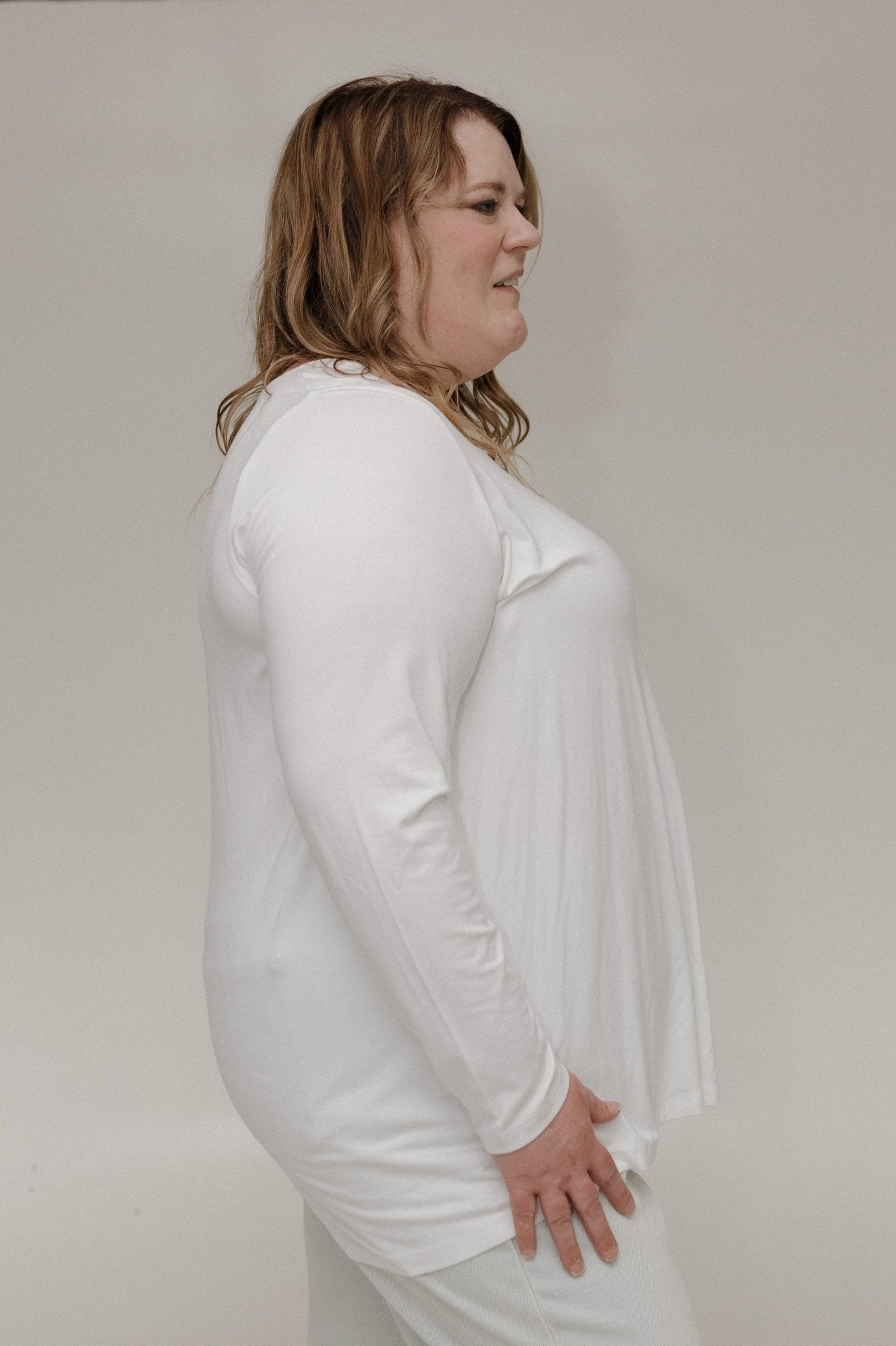 ESSENTIAL LONG SLEEVE V - NECK TEE IN ECRU - Love Marlow