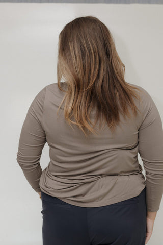 ESSENTIAL LONG SLEEVE V - NECK TEE IN STONE - Love Marlow
