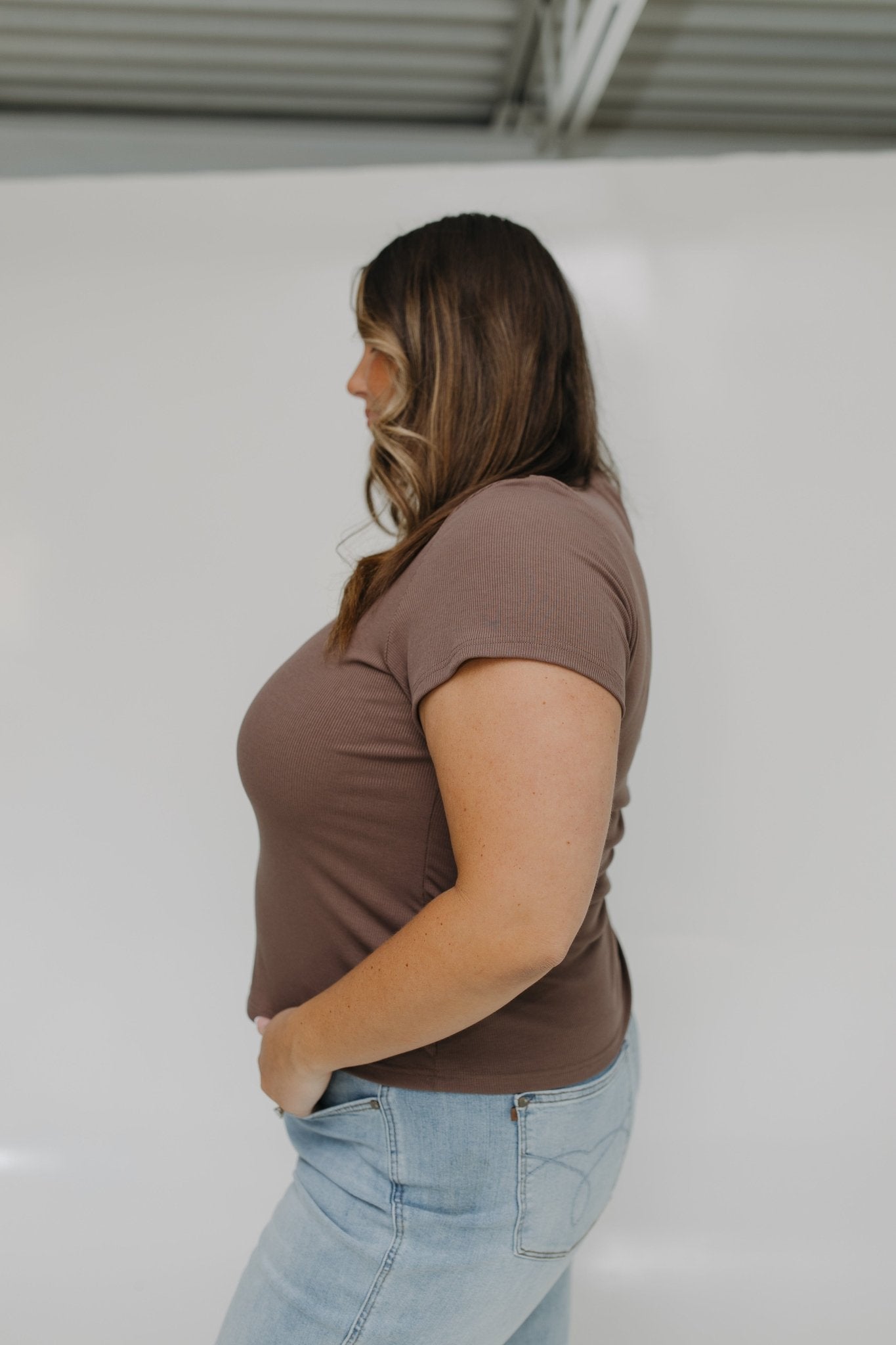 ESSENTIAL SHORT SLEEVE RIBBED CREW NECK TEE IN CAFE NOIR - Love Marlow