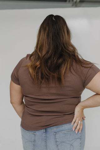ESSENTIAL SHORT SLEEVE RIBBED CREW NECK TEE IN CAFE NOIR - Love Marlow