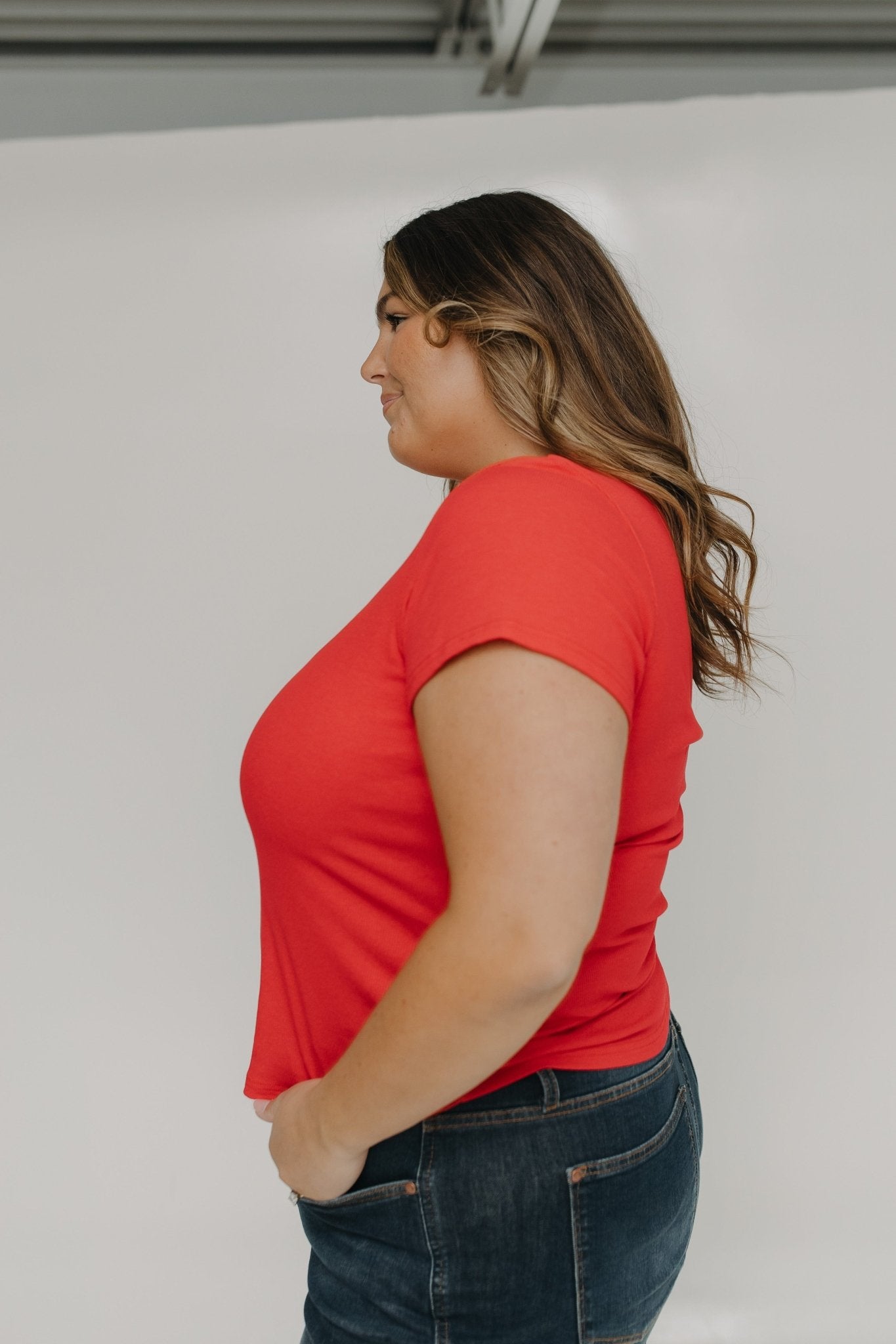 ESSENTIAL SHORT SLEEVE RIBBED CREW NECK TEE IN CALIENTE - Love Marlow