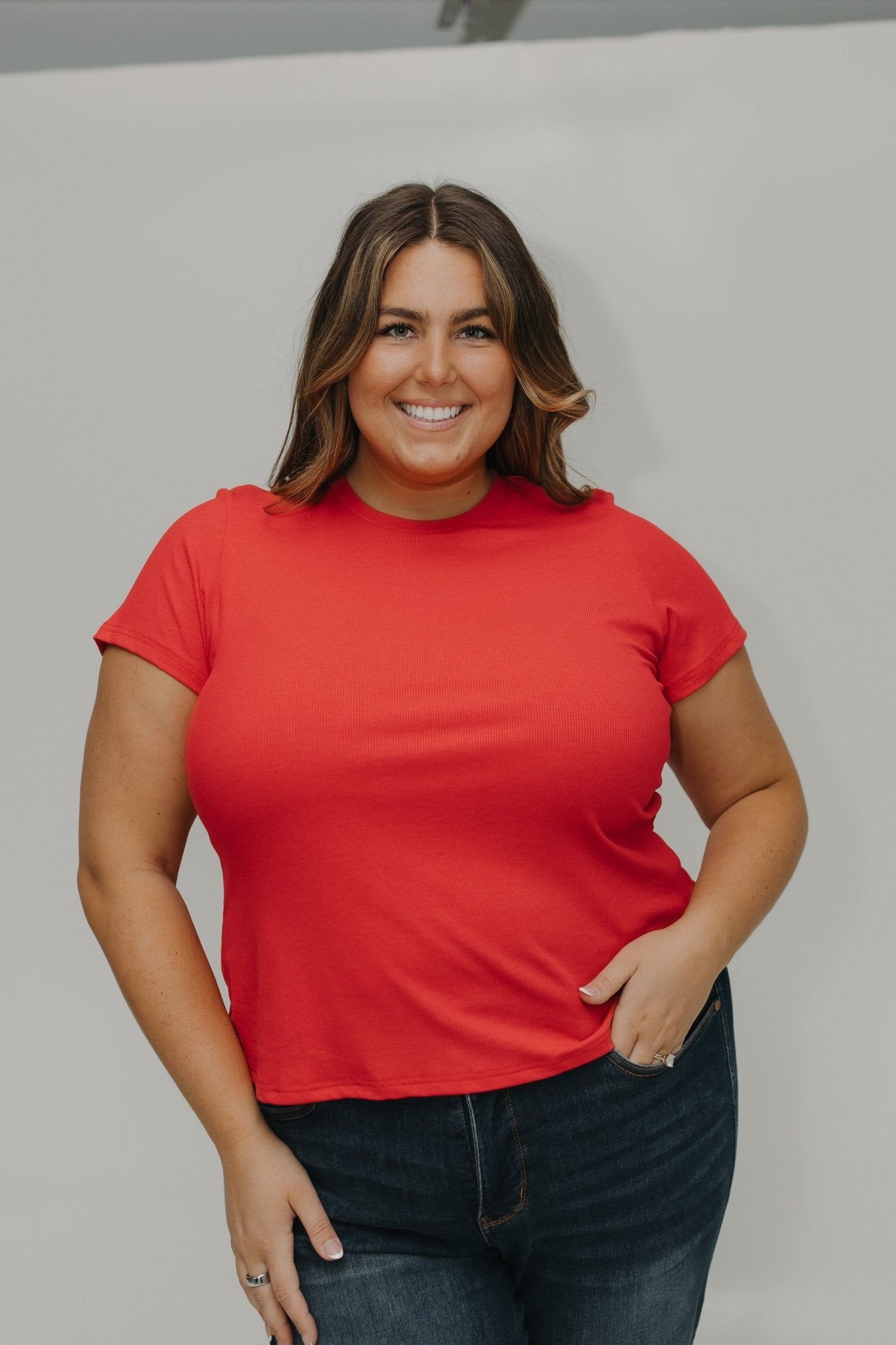 ESSENTIAL SHORT SLEEVE RIBBED CREW NECK TEE IN CALIENTE - Love Marlow