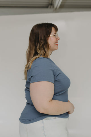 ESSENTIAL SHORT SLEEVE RIBBED CREW NECK TEE IN LAGUNA BLUE - Love Marlow