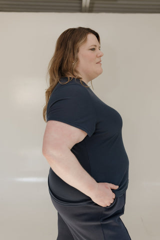 ESSENTIAL SHORT SLEEVE RIBBED CREW NECK TEE IN MARINE BLUE - Love Marlow