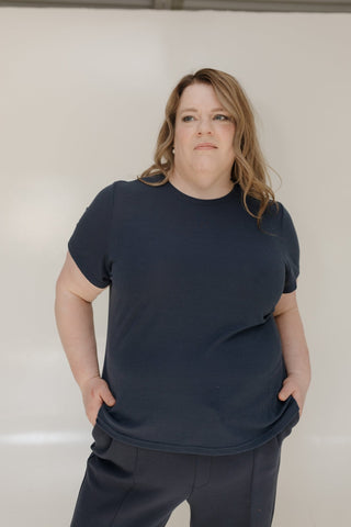 ESSENTIAL SHORT SLEEVE RIBBED CREW NECK TEE IN MARINE BLUE - Love Marlow