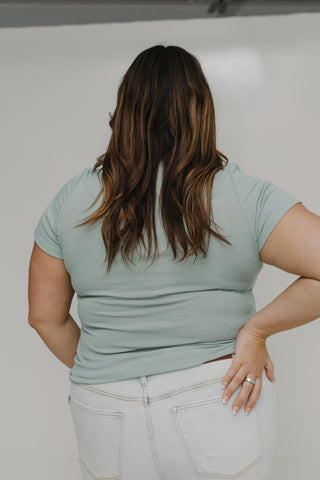 ESSENTIAL SHORT SLEEVE RIBBED CREW NECK TEE IN SEASIDE SHALE - Love Marlow