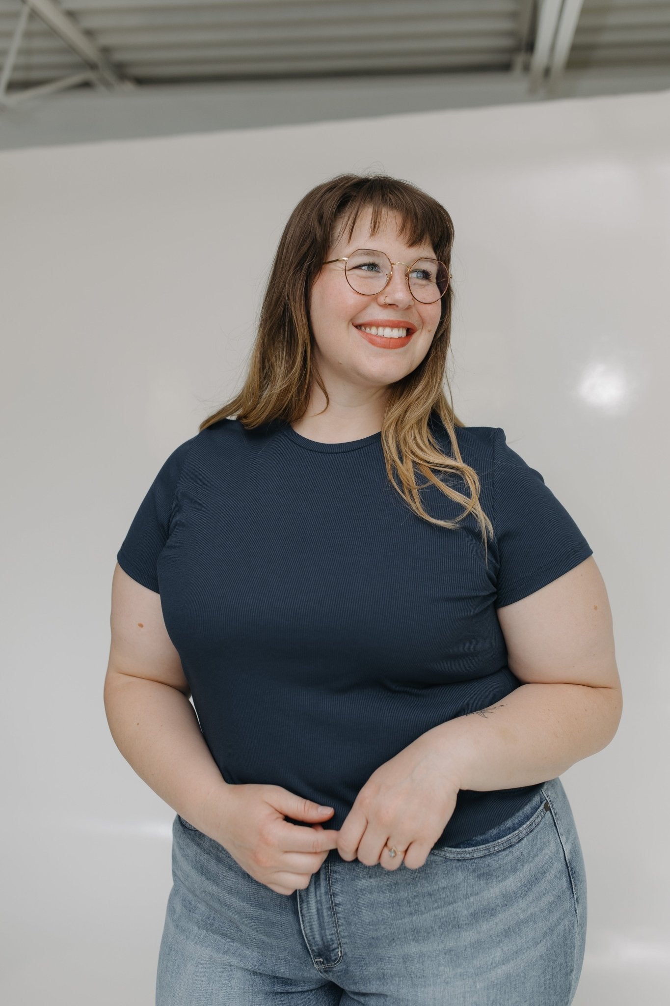 ESSENTIAL SHORT SLEEVE RIBBED CREW NECK TEE IN STARRY - Love Marlow