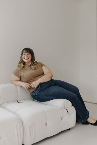 ESSENTIAL SHORT SLEEVE RIBBED CREW NECK TEE IN TOFFEE - Love Marlow