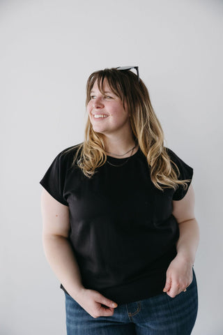ESSENTIAL SLUB TEE WITH POCKET IN BLACK - Love Marlow