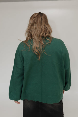 ESSENTIAL SWEATER WITH RIBBED HEM IN CUT EMERALD - Love Marlow