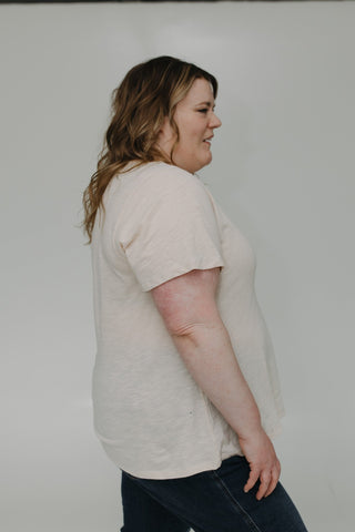 ESSENTIAL TEXTURED V - NECK TEE IN DUNES - Love Marlow