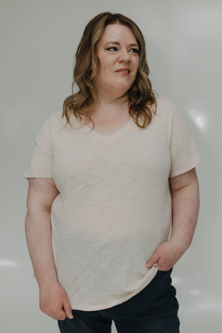 ESSENTIAL TEXTURED V - NECK TEE IN DUNES - Love Marlow