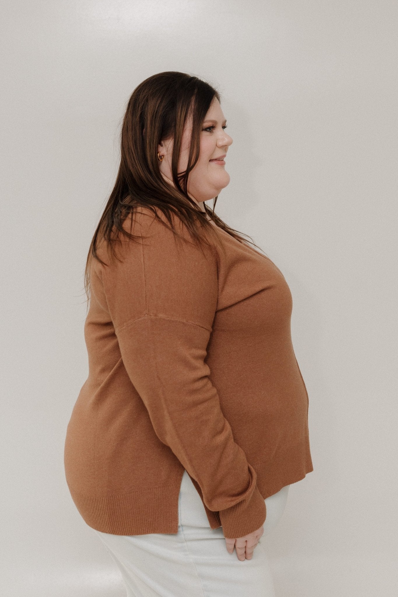 ESSENTIAL V - NECK FRONT SEAM SWEATER – URBAN BRONZE - Love Marlow