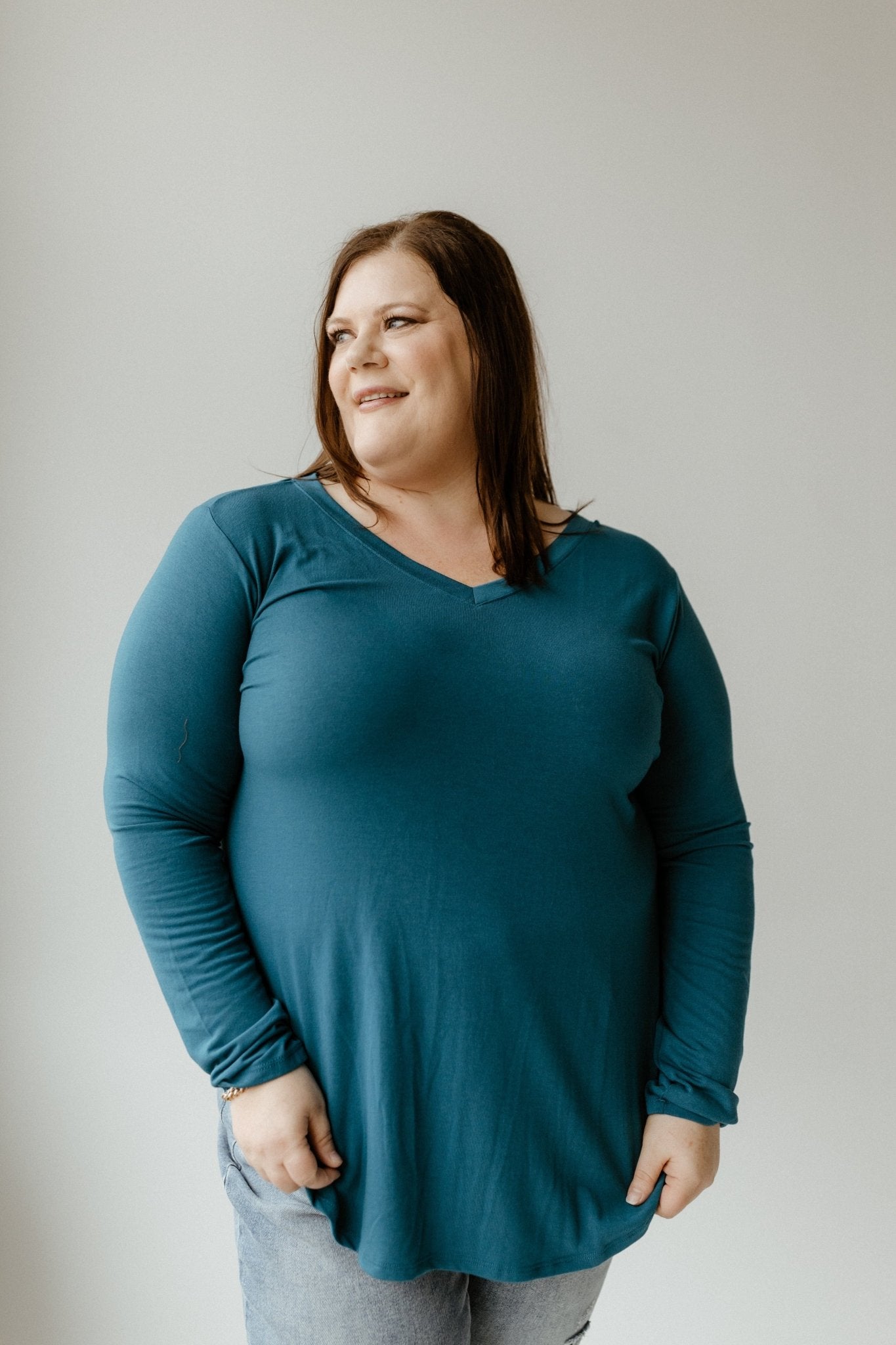 ESSENTIAL V - NECK LONG - SLEEVED TEE IN PEACOCK SAPPHIRE - Love Marlow