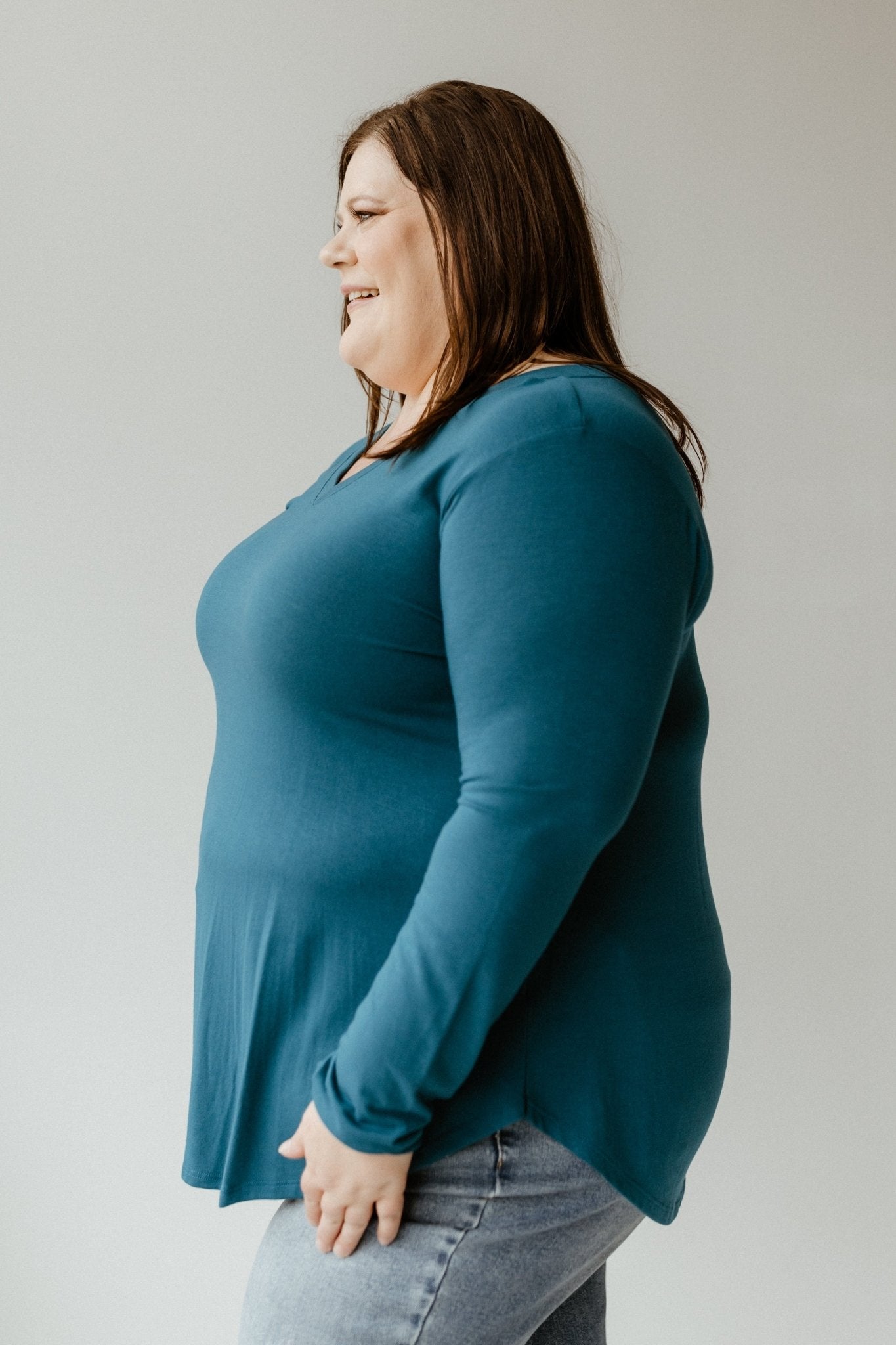 ESSENTIAL V - NECK LONG - SLEEVED TEE IN PEACOCK SAPPHIRE - Love Marlow