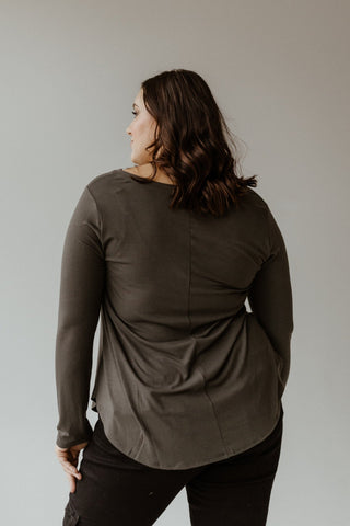 ESSENTIAL V - NECK LONG - SLEEVED TEE IN URBAN CITYSCAPE - Love Marlow