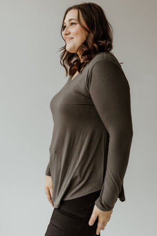 ESSENTIAL V - NECK LONG - SLEEVED TEE IN URBAN CITYSCAPE - Love Marlow