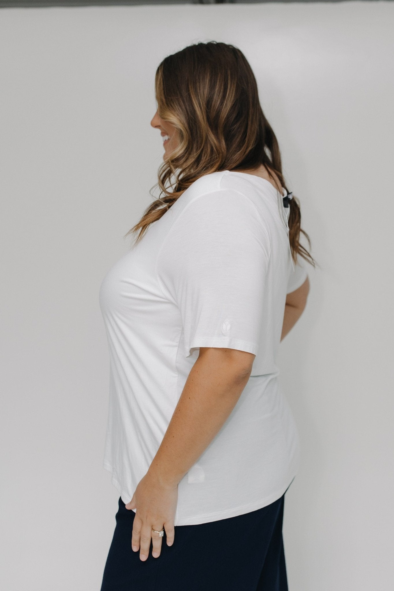 ESSENTIAL V - NECK TEE IN CLOUD - Love Marlow
