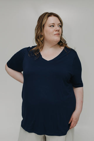 ESSENTIAL V - NECK TEE IN DARK HORIZON - Love Marlow