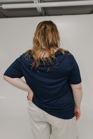 ESSENTIAL V - NECK TEE IN DARK HORIZON - Love Marlow