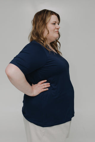 ESSENTIAL V - NECK TEE IN DARK HORIZON - Love Marlow