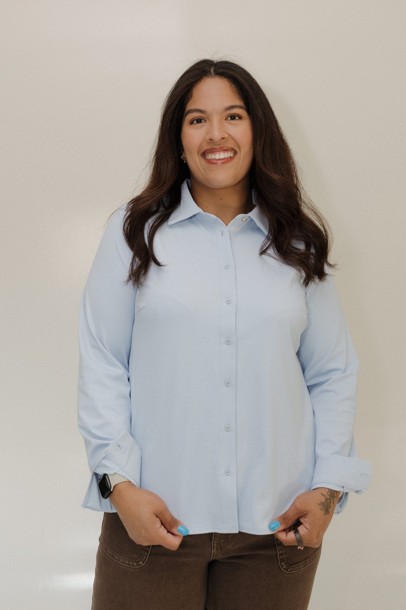 ESSENTIAL WRINKLE-FREE BUTTON-UP BLOUSE IN Light BLUE 16w / Light BLUE ESSENTIAL WRINKLE-FREE BUTTON-UP BLOUSE IN Light BLUE 16w / Light BLUE