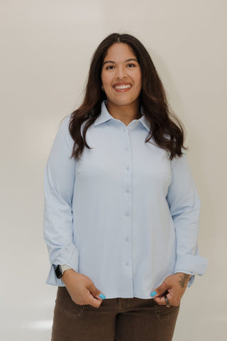 ESSENTIAL WRINKLE - FREE BUTTON - UP BLOUSE IN LIGHT BLUE - Love Marlow