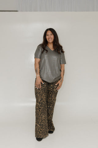 ESSSENTIAL V - NECK TEE IN SHIMMERY GREY - Love Marlow