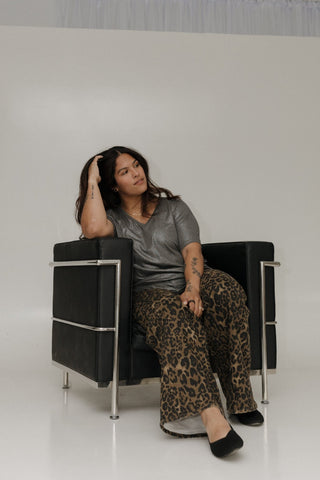 ESSSENTIAL V - NECK TEE IN SHIMMERY GREY - Love Marlow