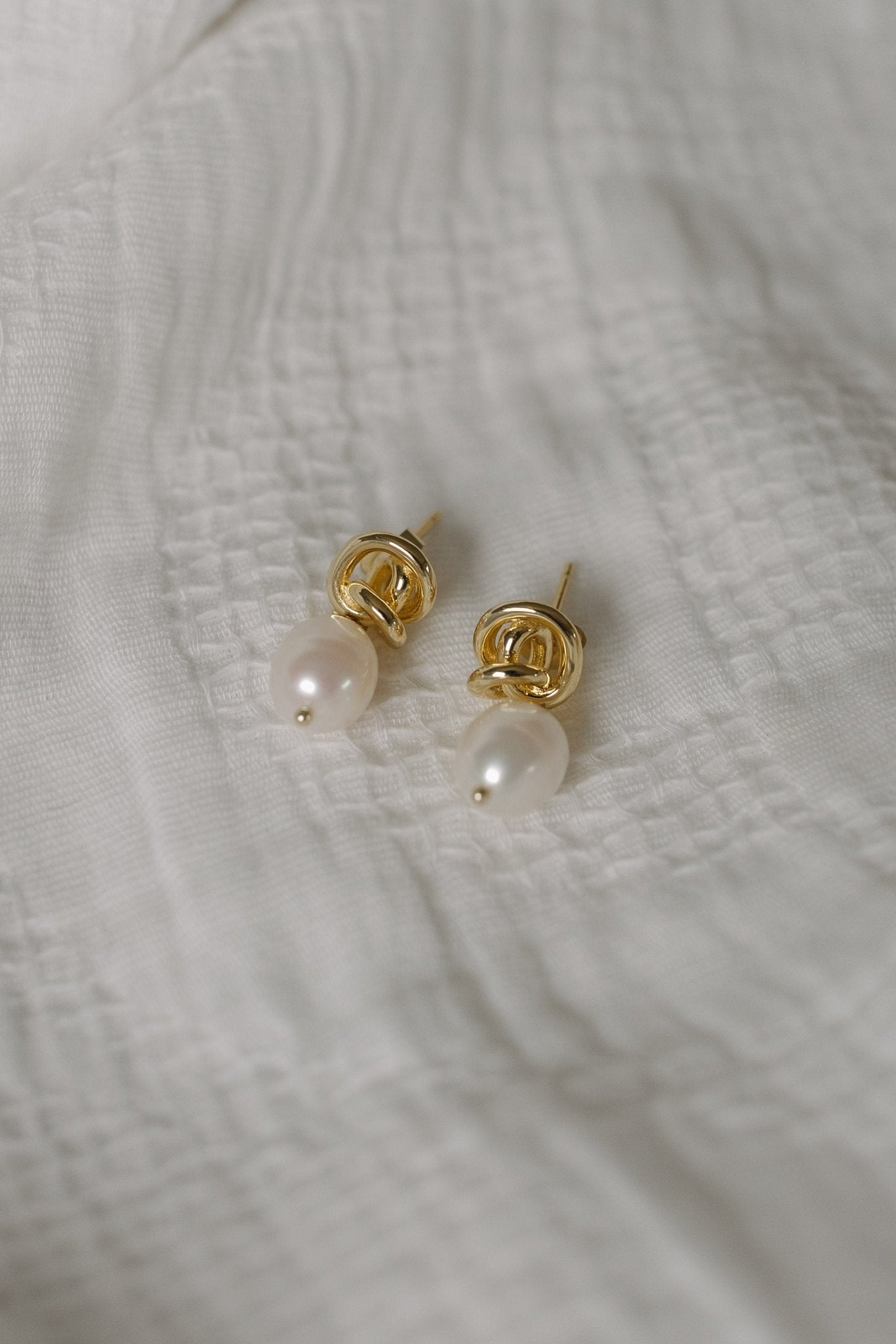 EVELYN PEARL KNOT EARRINGS - Love Marlow