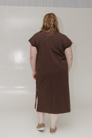 EVERYDAY ESSENTIALS CREW NECK MIDI T - SHIRT DRESS WITH SIDE SLIT IN CHOCOLATE - Love Marlow