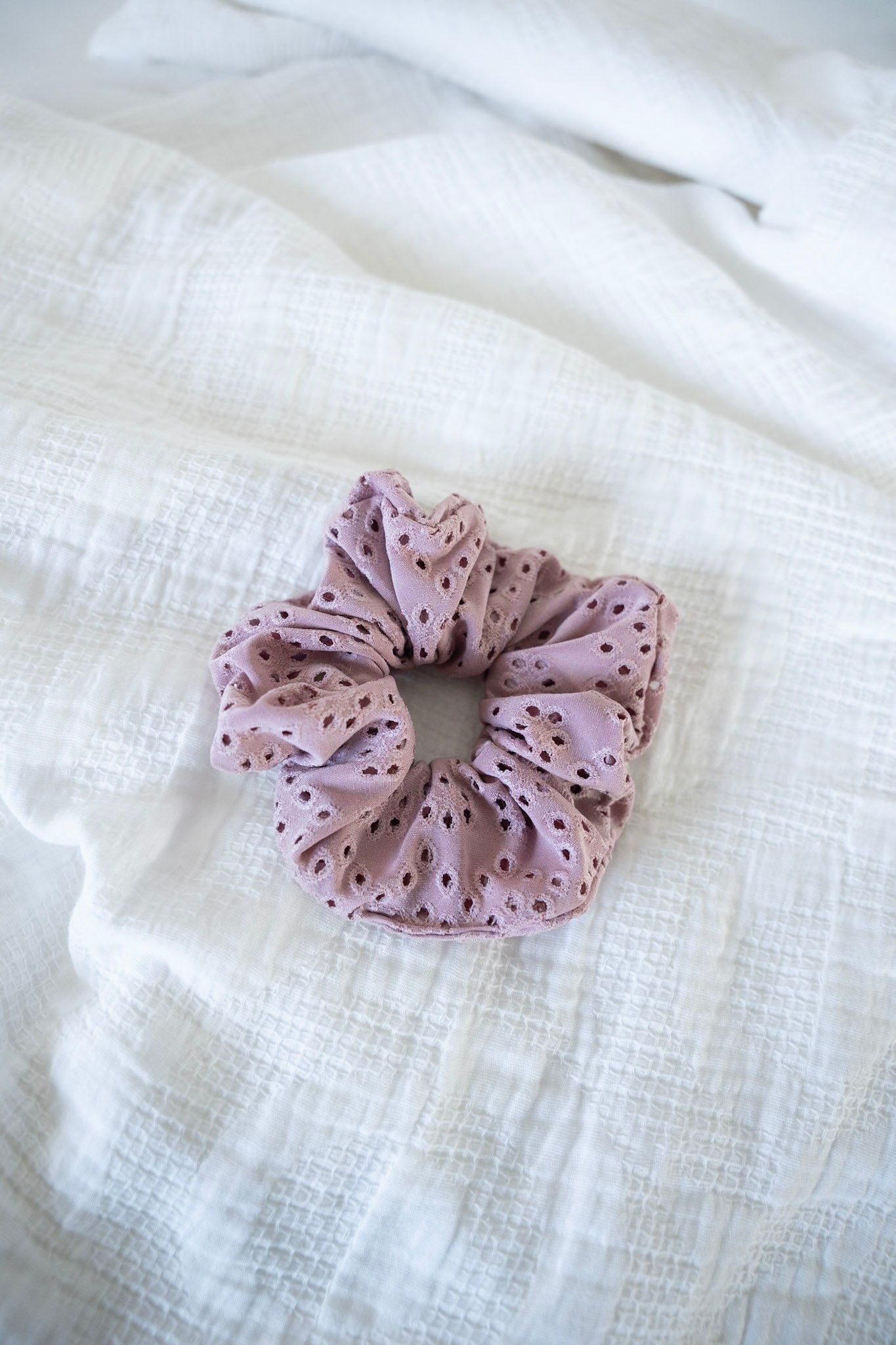 EYELET LACE SCRUNCHIE IN MAUVE - Love Marlow